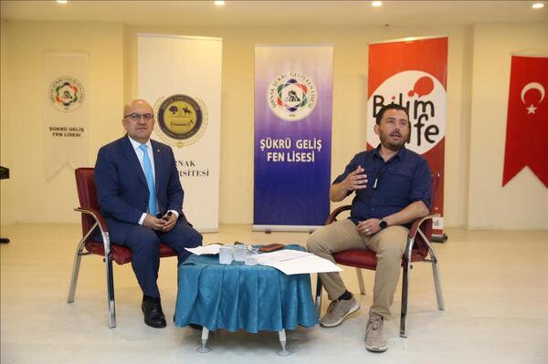 bilimkafe-etkinligiyle-dijital-dunyada-yapay-zeka-ve-gelecegin-meslekleri-paneli-duzenlendi